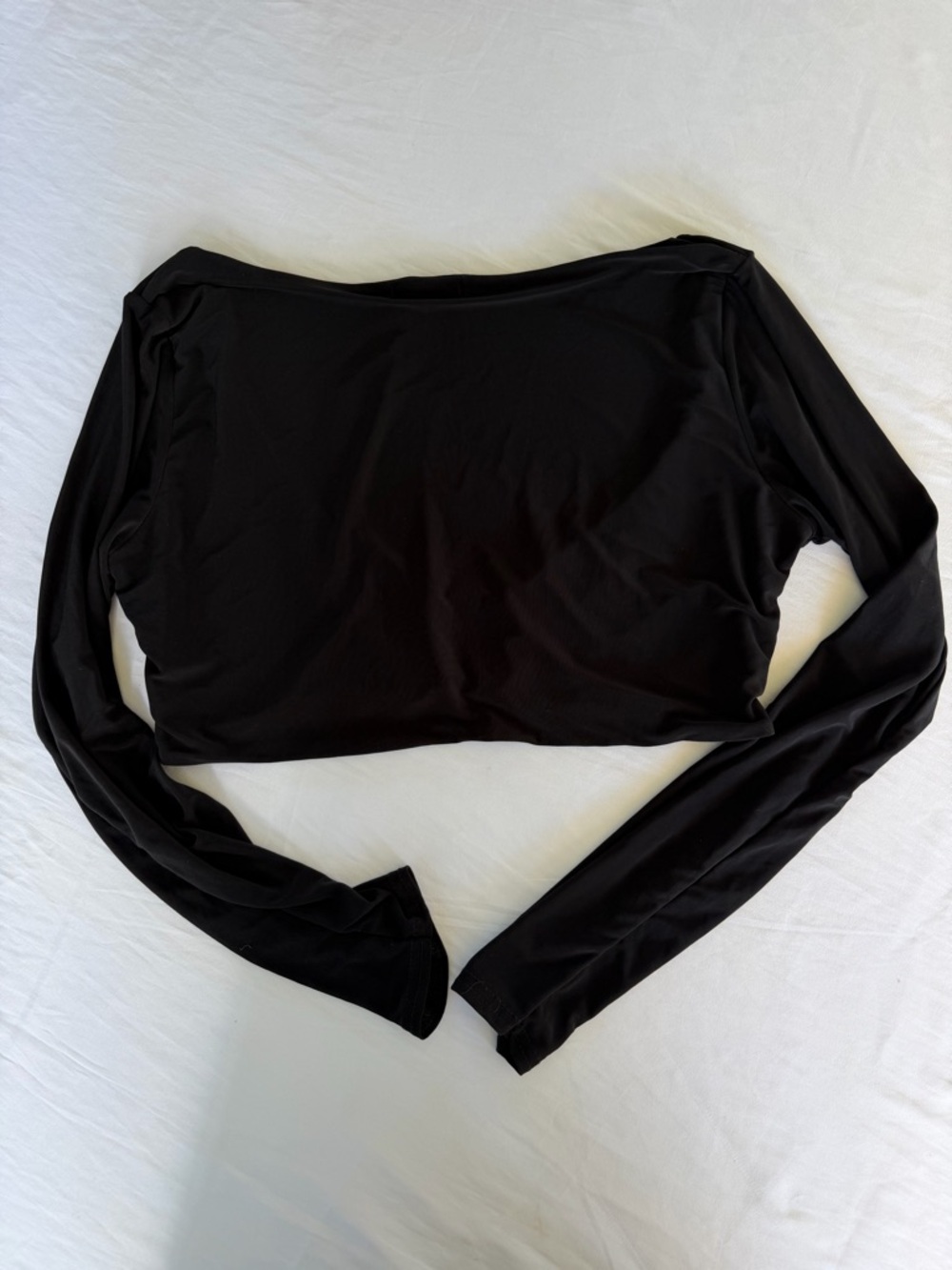 Pretty Little Thing Black Long-Sleeve Ring-Front Crop Top NWT size 12 - Picture 5 of 5